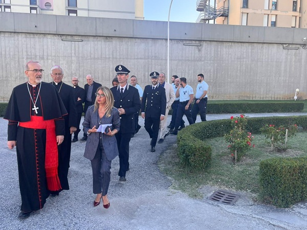 Spoleto, Pizzaballa ai detenuti: “La vostra solidarietà è straordinaria”
