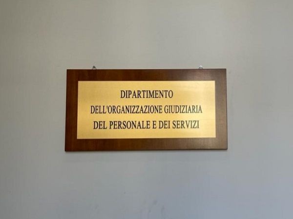 Dog: procedura comparativa per 5 dirigenti, sostituzione del RUP